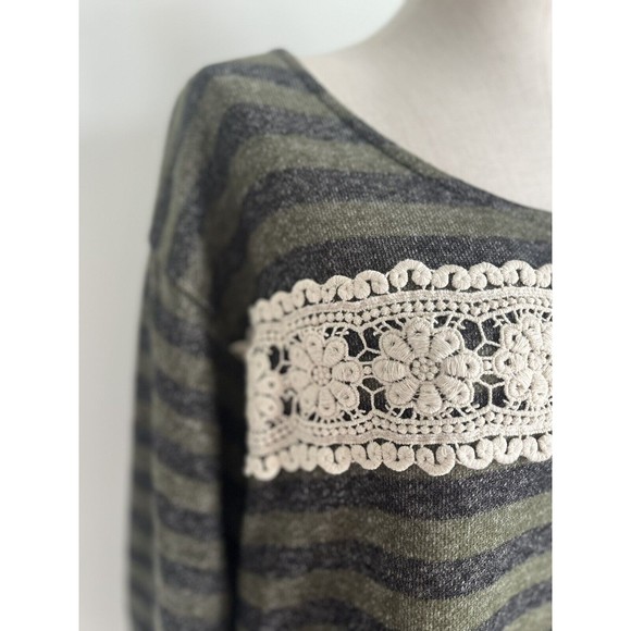 Altar'd State Floral Lace Top Green Striped 3/4 Sleeve Size Medium - Picture 6 of 10